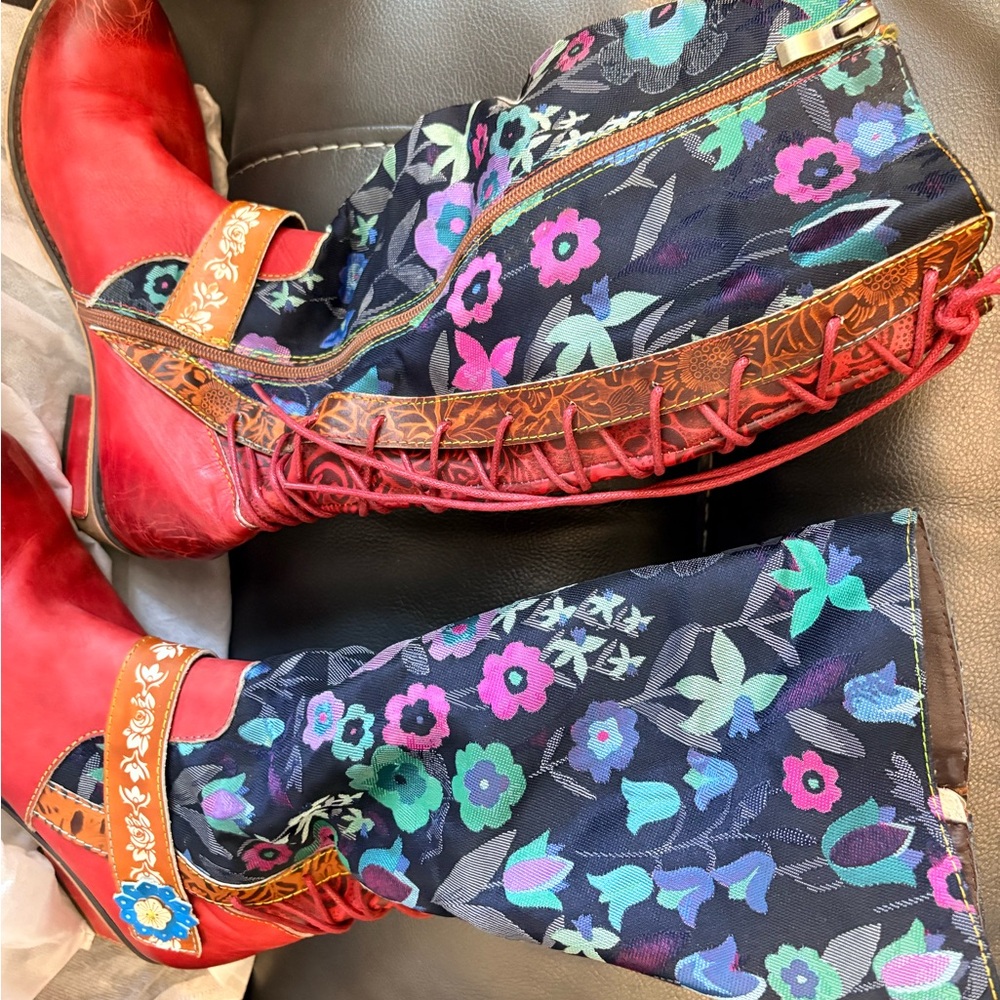 Vibrant Red Floral Lace-Up Women's Boots - Picture 4 of 6